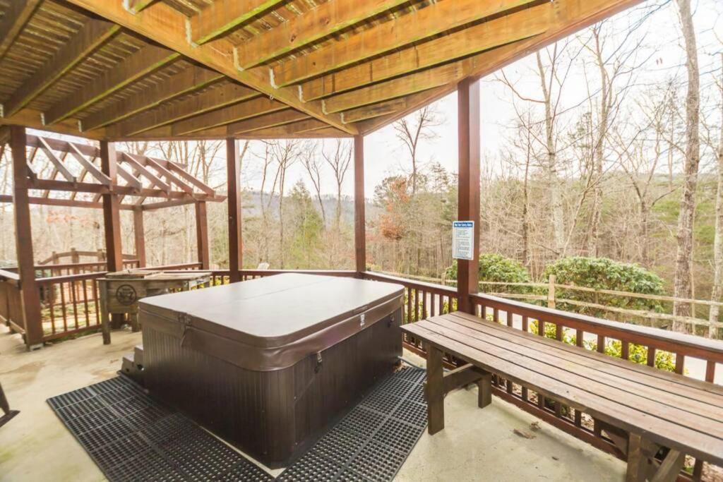 Christmas Lodge-Secluded Near Downtown บลูริดจ์ ภายนอก รูปภาพ