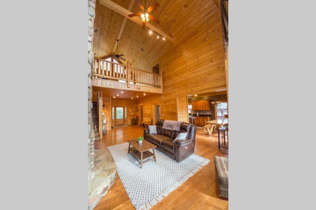 Christmas Lodge-Secluded Near Downtown บลูริดจ์ ภายนอก รูปภาพ