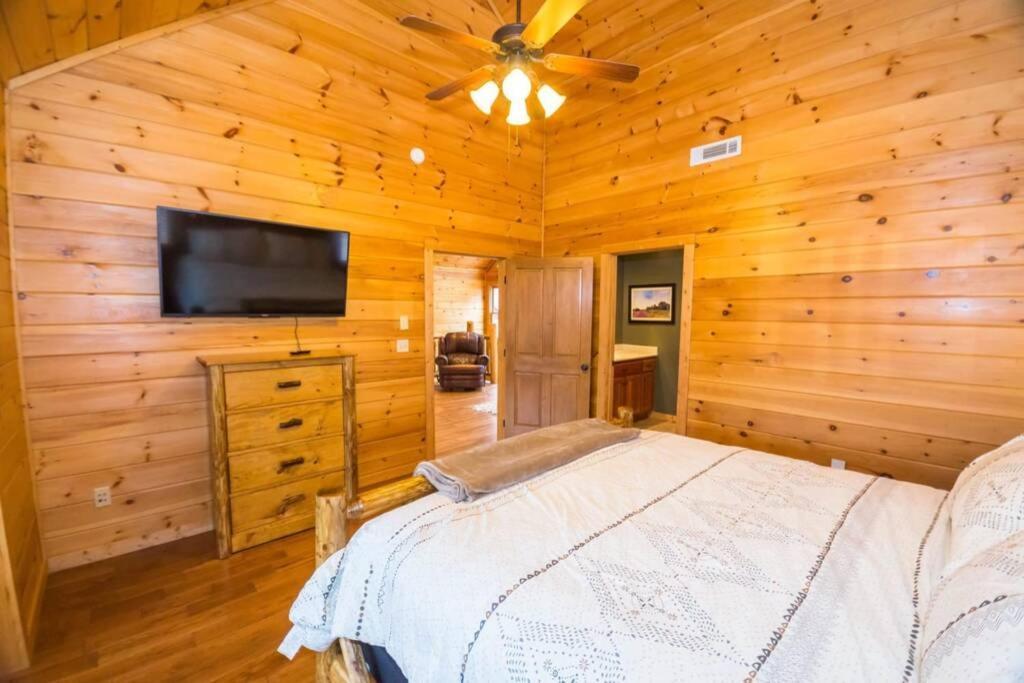 Christmas Lodge-Secluded Near Downtown บลูริดจ์ ภายนอก รูปภาพ