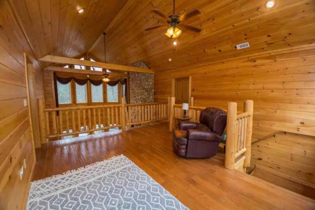Christmas Lodge-Secluded Near Downtown บลูริดจ์ ภายนอก รูปภาพ