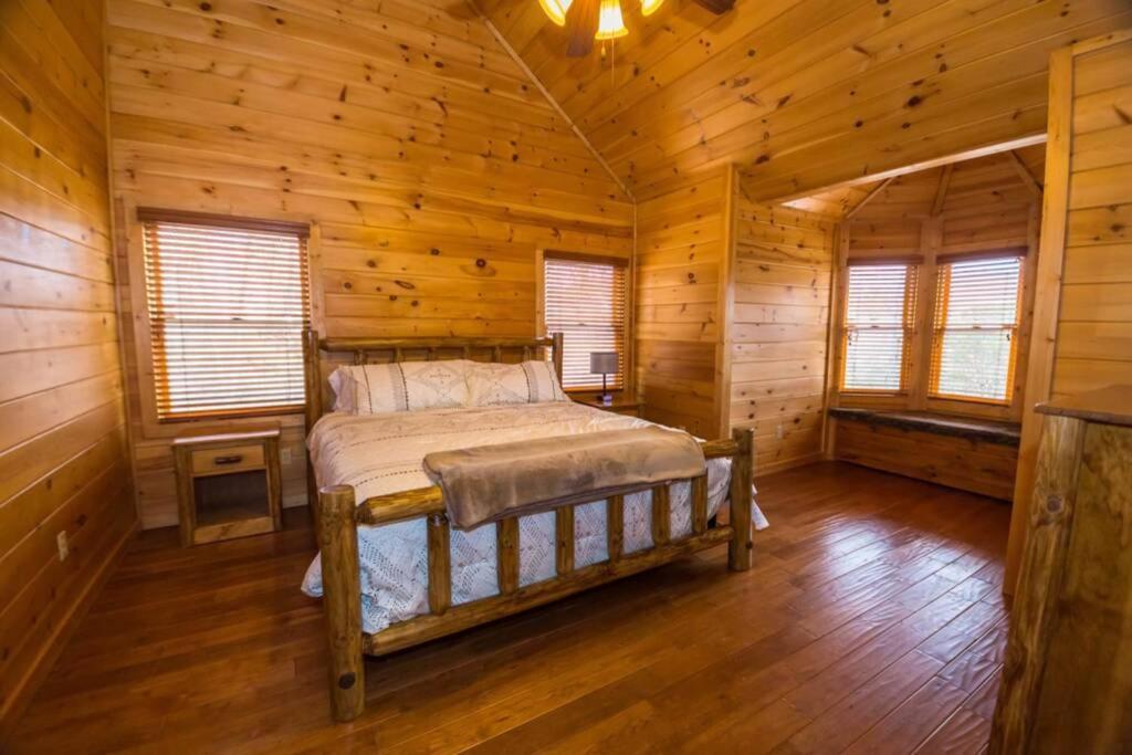 Christmas Lodge-Secluded Near Downtown บลูริดจ์ ภายนอก รูปภาพ